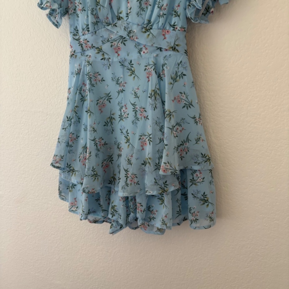 Francesca's Bennie blue floral‎ back tie romper NWT Size Large - Picture 6 of 9